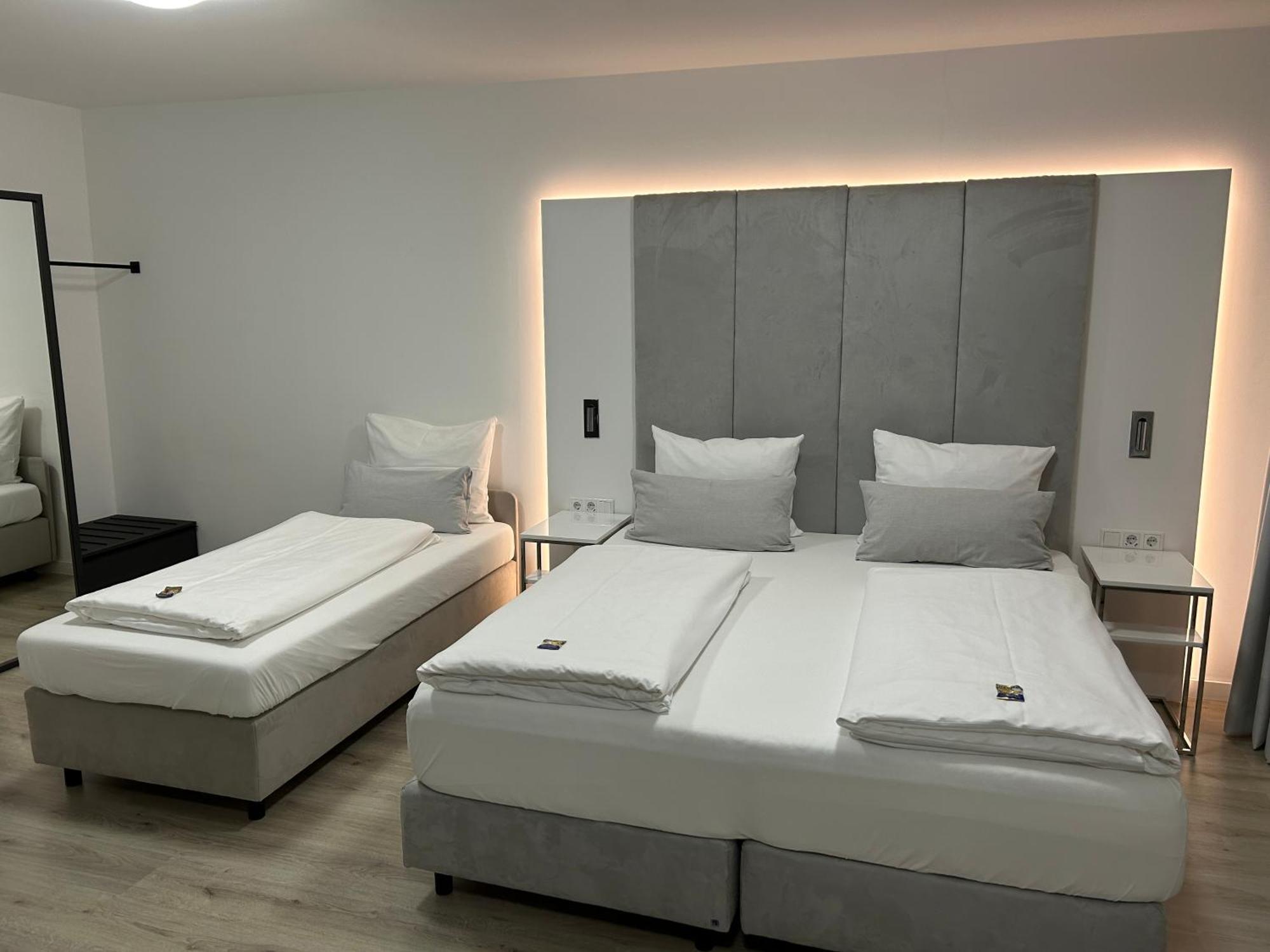 Zzzpace Smart-Hotel Bielefeld Zentrum Szoba fotó
